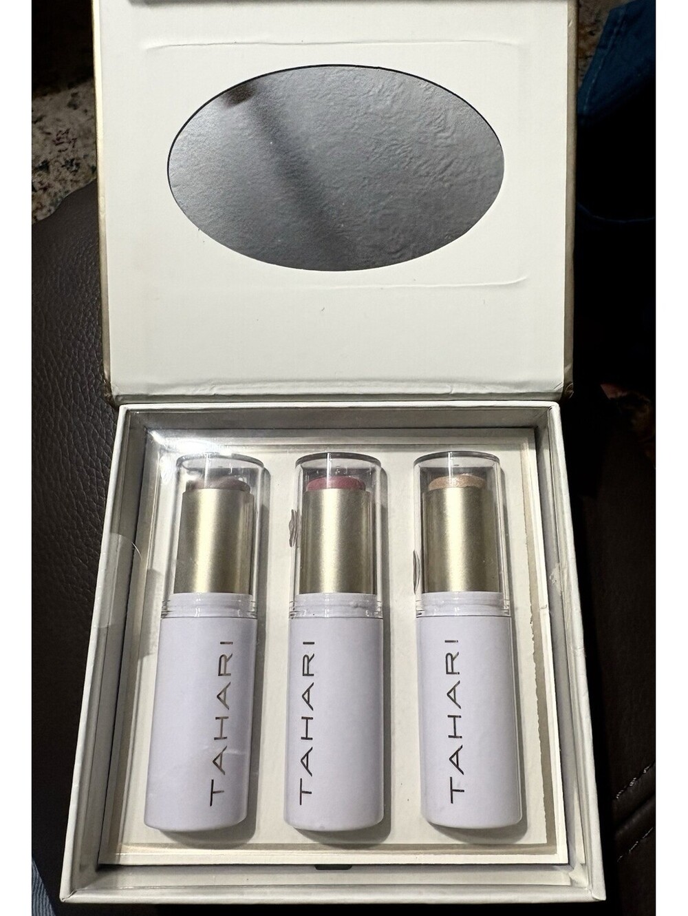 TAHARI - Face Contour Trio - Contour/Blush/Highlighter - New In Box With Mirror